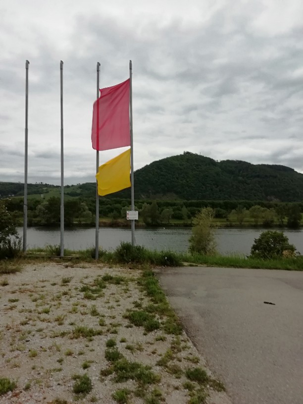Flaggen: Befahrungsverbot