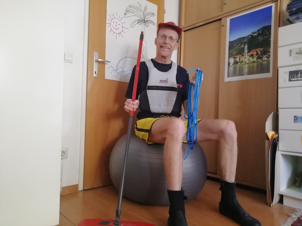Gymnastikball als Boot