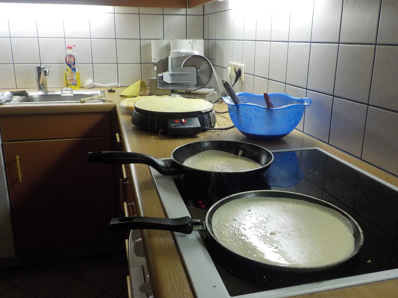 parallele Palatschinkenfertigung mit 3 Pfannen